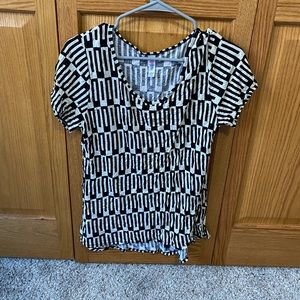 Women’s LulaRoe top